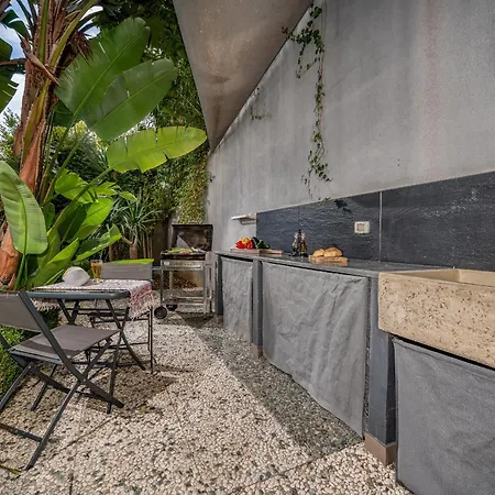 Relax 12&2, Emma Villa Alcamo